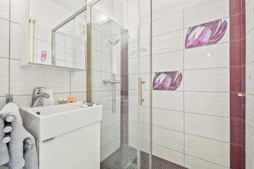 Apartment in Hyères with Swimming Pool and Balcony