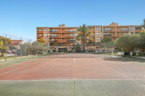 Apartment in Hyères with Swimming Pool and Balcony