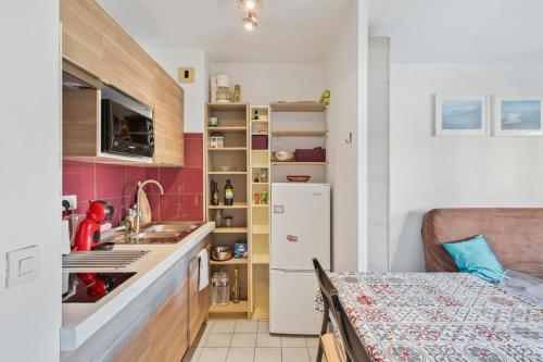 Apartment in Hyères with Swimming Pool and Balcony