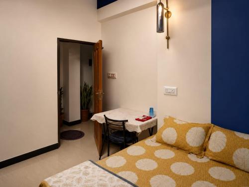 a room with a bed and a table and a tableablish at Veena Vihar Homestay in Jodhpur