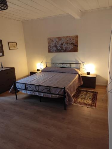 a bedroom with a bed in a room at Casa Yos in Vallerano