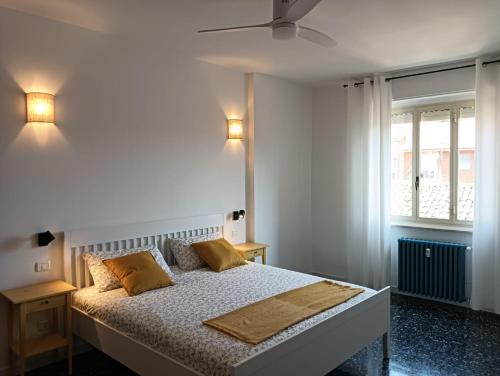 a bedroom with a bed with yellow pillows and a ceiling at CASA IUCCI Langhe Monferrato in Canelli