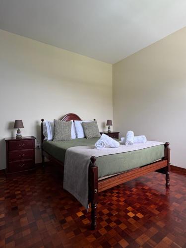 Cabo Girão Home with Sea Views and Hot Tub for 8 Guests - 15 mins from Funchal