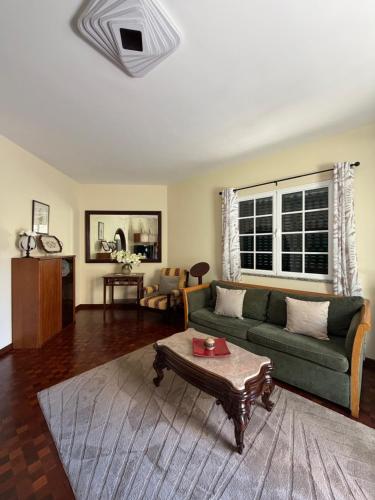 Cabo Girão Home with Sea Views and Hot Tub for 8 Guests - 15 mins from Funchal