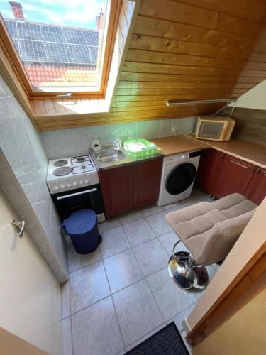 an overhead view of a kitchen with a stove and a sink at Fefe Apartman in Balatonlelle