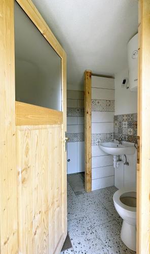 a bathroom with a toilet and a sink at Bungalow Volk Turjaški in Gabrovka