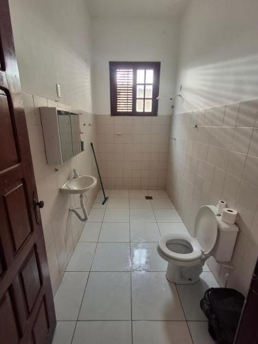 a bathroom with a toilet and a sink at Quarto Confortável no Centro - Bela Ilha House in São Luís