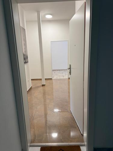 a hallway with a door leading into a room at Komfortresidenz Harmonie in Weiz