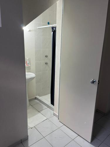 a bathroom with a shower and a toilet at Residencial Granate Xochitepec Morelos in Atlacholoaya