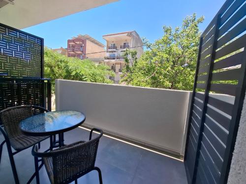 Level up - B Duplex , 2 Level Cozy Apartment with Parking