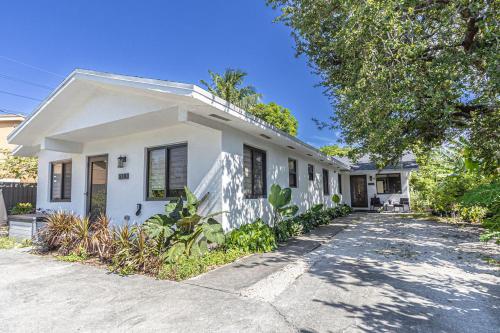 Centrally Located Modern 2bdr Home w Fast WiFi & Parking photo 7