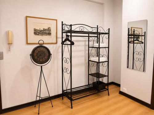 a room with a clock on a stand next to a wall at Espaço-Zero Downtown Porto in Porto