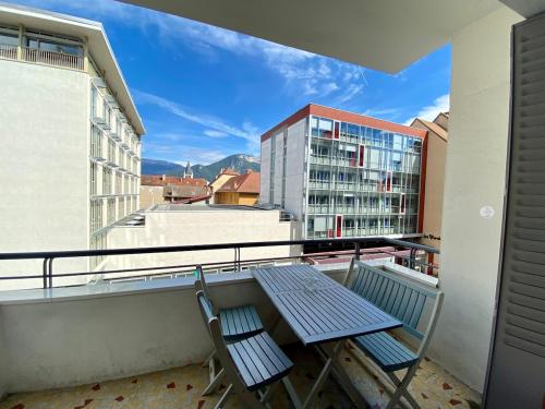 Le Jane : Centre ville, Garage, Balcon