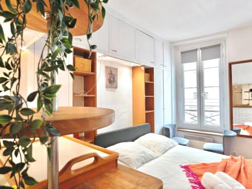 Stylish Paris Studio Opera Area for 2 near Metro