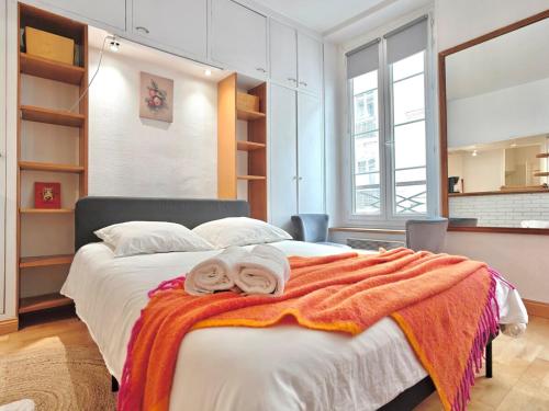 Stylish Paris Studio Opera Area for 2 near Metro