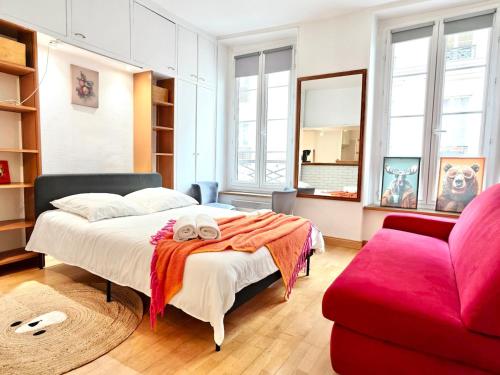 Stylish Paris Studio Opera Area for 2 near Metro