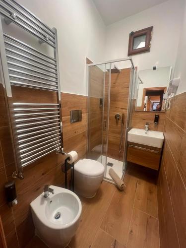 a bathroom with a toilet and a sink and a shower at Sangro River Casa Vacanza in Castel di Sangro