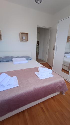 a bedroom with a large bed with white sheets at Apartman Sarah in Kastel Novi
