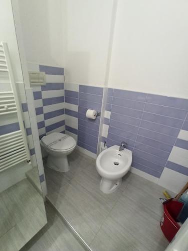 a bathroom with a toilet and a sink at Casa Regina in Dongo