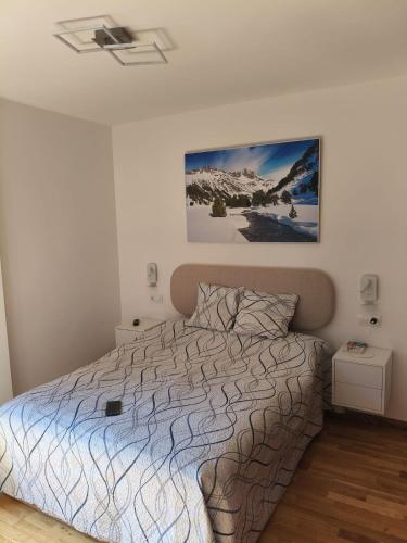 a bedroom with a bed and a painting on the wall at Mirador de Cerler in Cerler