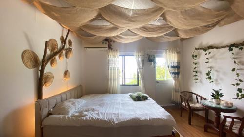 a bedroom with a bed with a canopy at T - Bona Homestay in Xã Thang Tam