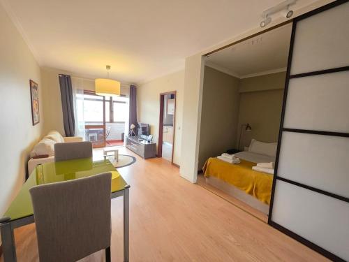 Cosy, sunny apartment in Boavista Avenue- BednBike