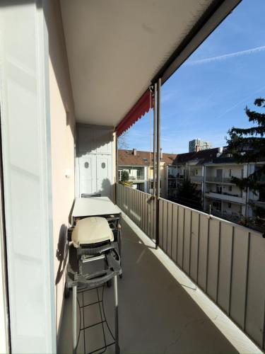 Luxury 3-Room Apartment with 2 balcony close to Main Station central and calm