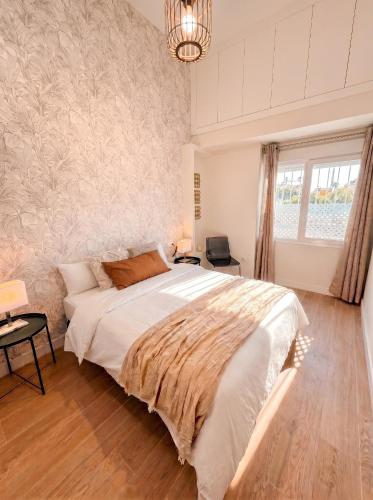 NEW! Riverside Triana Private entrance Sunset
