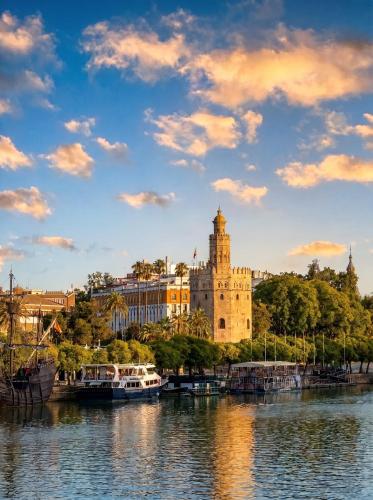 NEW! Riverside Triana Private entrance Sunset