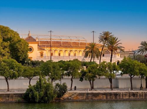 NEW! Riverside Triana Private entrance Sunset