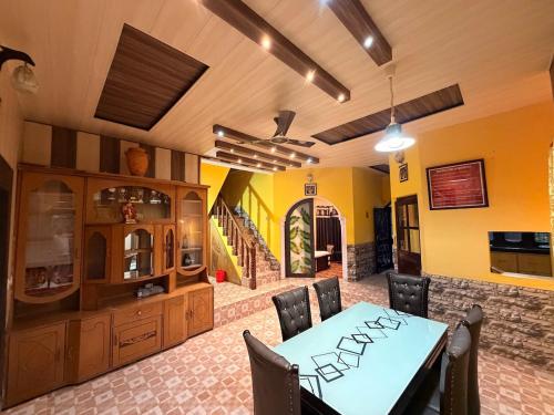 a dining room with a table and chairs at Mona's Villa Homestay in Dharmsāla