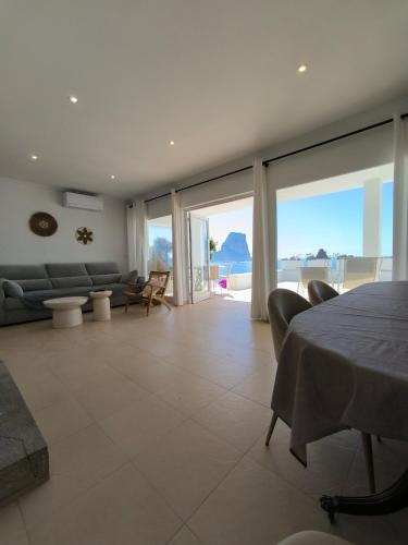 Frontline of the sea, 3 rooms 2 baths, Parking