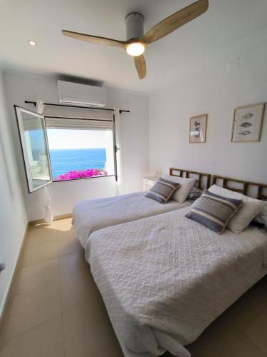 Frontline of the sea, 3 rooms 2 baths, Parking
