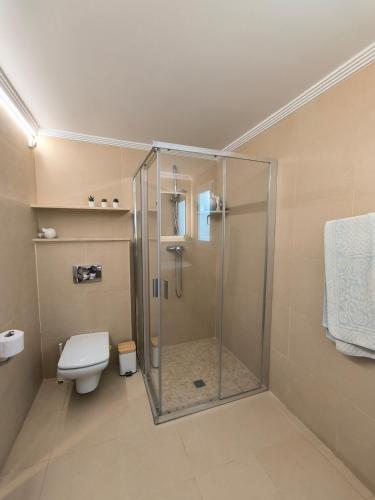 Frontline of the sea, 3 rooms 2 baths, Parking