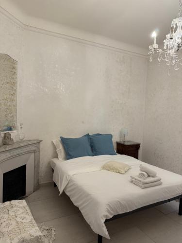 Lazurite home