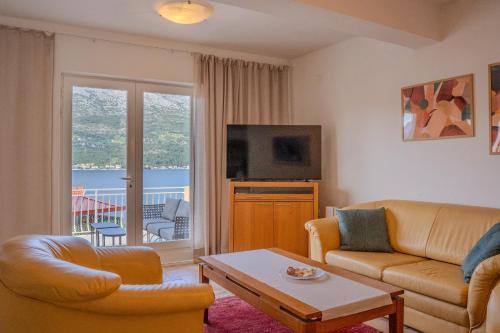Prime Sea View & Cozy Courtyard