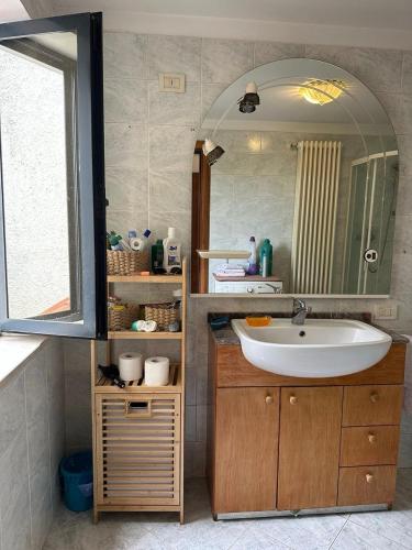 a bathroom with a sink and a mirror at Villa Linda in Schio