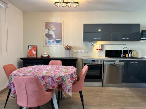 T3 2 chambres avec balcon et place de stationnement