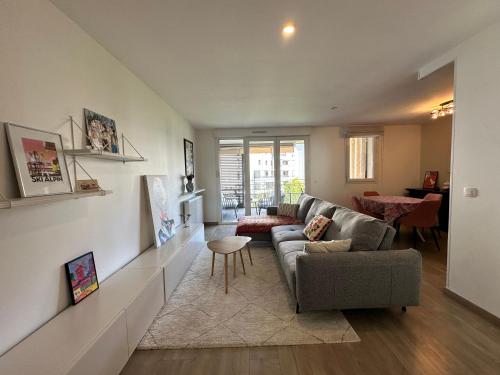 T3 2 chambres avec balcon et place de stationnement