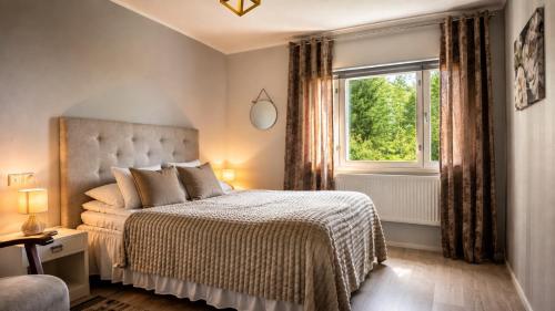 a bedroom with a bed and a window at Cozy apartment with sauna in Haapavesi