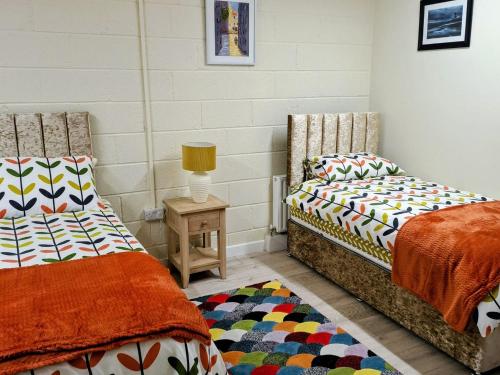two beds sitting next to each other in a room at Radharc an Hook Estuary Bliss in Duncannon