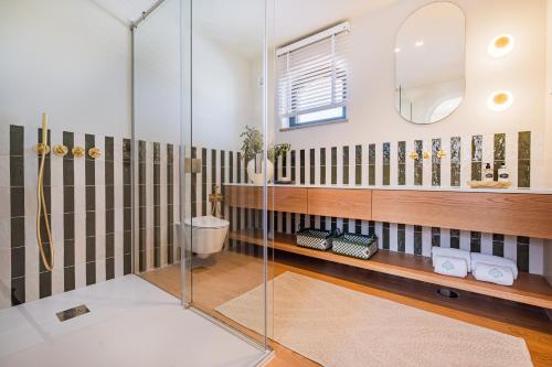 NEW! Villa Nostra- Luxury Villa, Tennis court, Gym, Swimming Pool, Jacuzzi by Dream Villas Albufeira