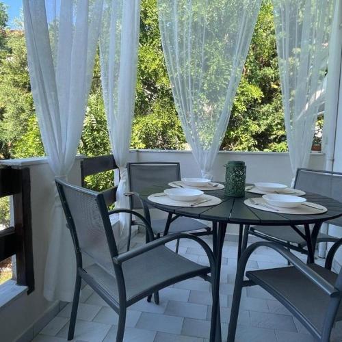 Garden by the sea apartment just 100m from the beach