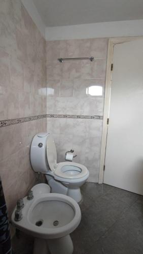 a bathroom with a toilet and a bidet at LenPui I in Ostende