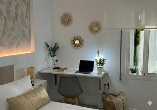Oasis de Luz y Diseño ,Tu Refugio con Terraza y Piscina , cerca de la Playa