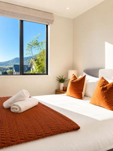 a bedroom with a large bed with a large window at Modern Mountain View Retreat, 2 Bedroom Stay in Frankton