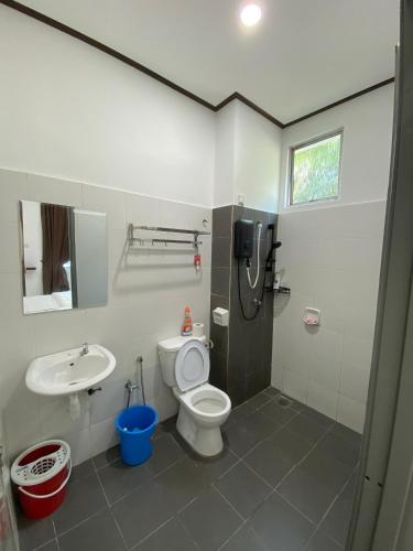 a bathroom with a toilet and a sink at PL Homestay 2 in Padang Lembu