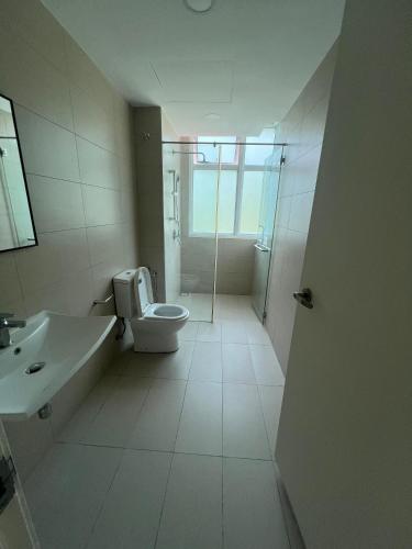 a bathroom with a toilet and a sink and a shower at Homestays Batu Ferringhi in Batu Ferringhi