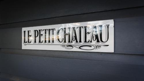 a sign on a wall that reads if perilli clalla at Le Petit Chateau in Medlow Bath