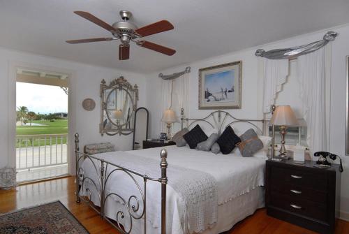 a bedroom with a bed and a ceiling fan at Sabal Palm House Bed and Breakfast in Lake Worth